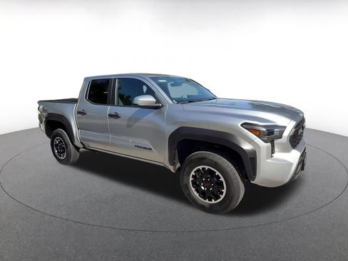 Used 2025 Toyota Tacoma TRD Off-Road AWD/4WD image 2