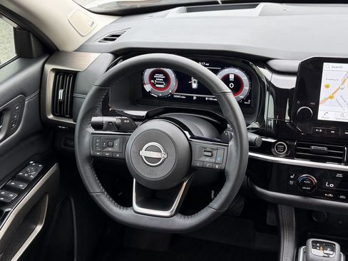 Used 2024 Nissan Pathfinder Platinum FWD image 15