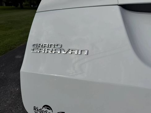 Used 2018 Dodge Grand Caravan SE w/ UConnect Hands-Free Group FWD image 34