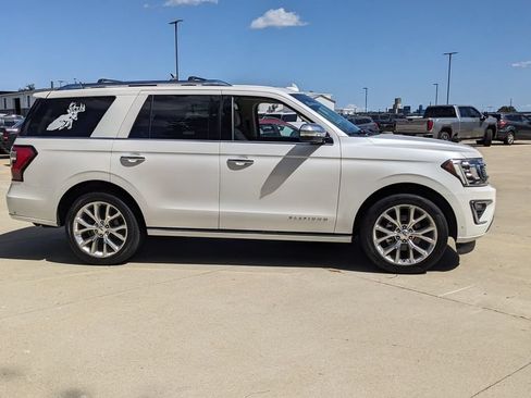 Used 2019 Ford Expedition Platinum RWD image 2