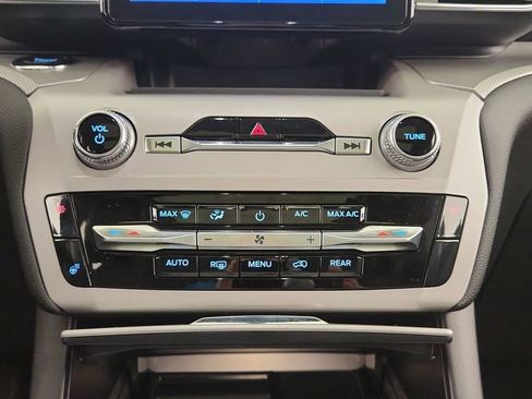 New 2024 Ford Explorer XLT w/ Equipment Group 202A image 18