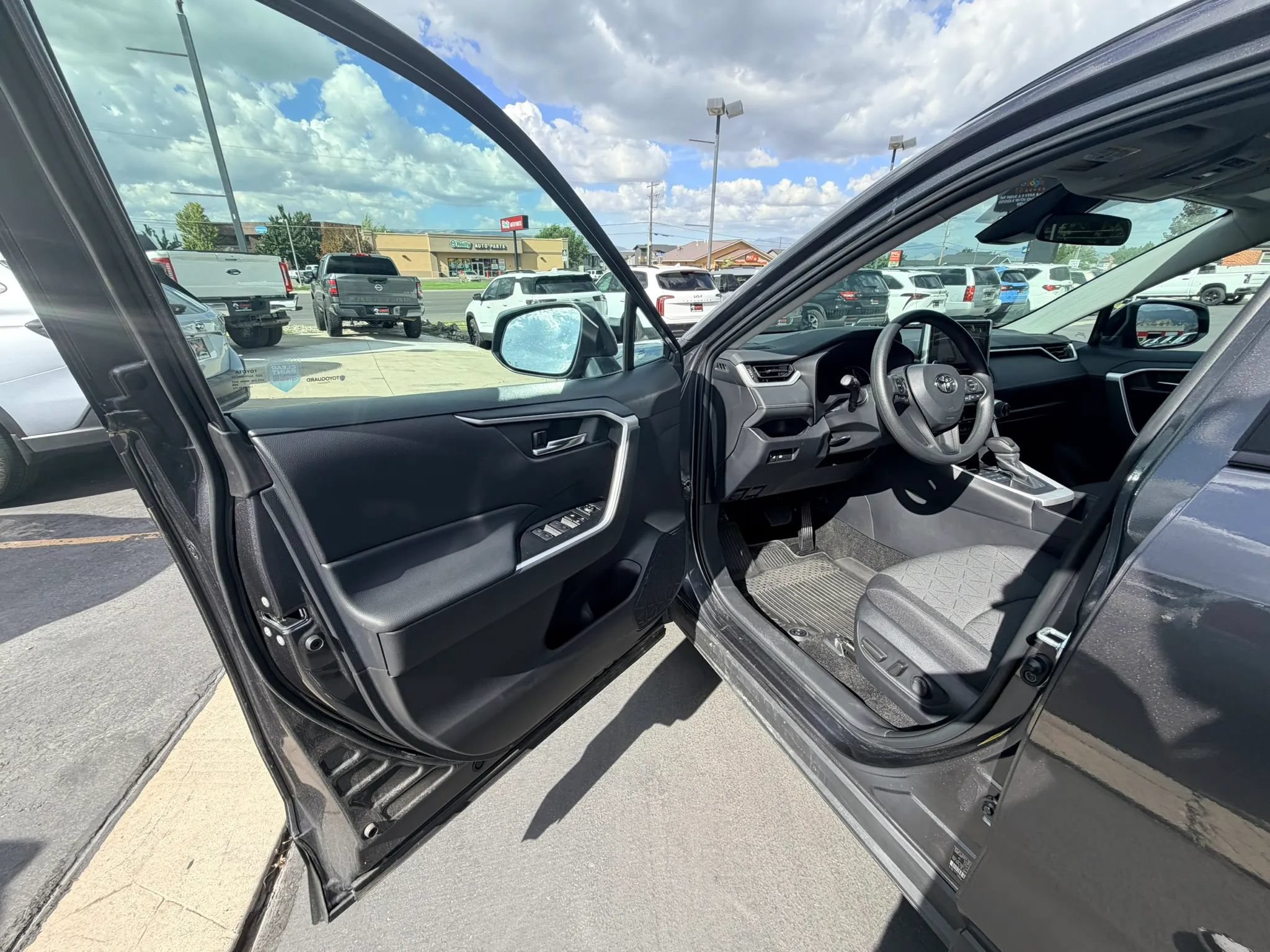 Used 2024 Toyota RAV4 XLE AWD/4WD image 10