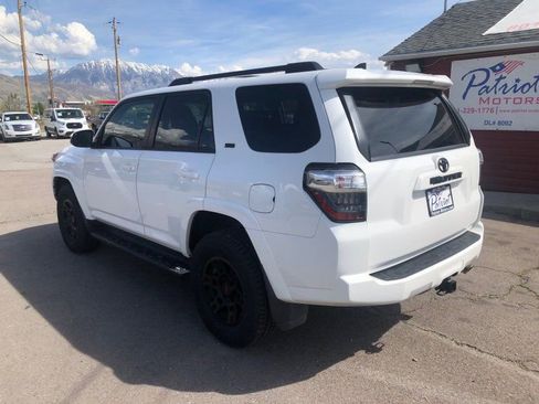Used 2018 Toyota 4Runner SR5 image 3