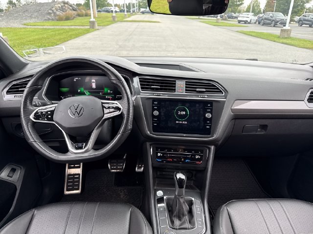 Certified 2024 Volkswagen Tiguan SE R-Line AWD/4WD image 18