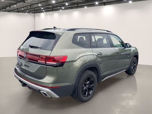 Used 2024 Volkswagen Atlas Peak Edition SE AWD/4WD image 3