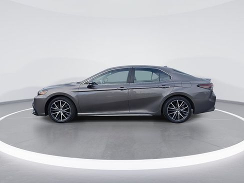 Used 2023 Toyota Camry SE FWD image 6