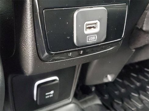 Used 2023 Jeep Compass Latitude image 11