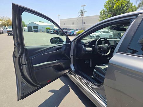 Used 2025 Toyota Camry SE FWD image 21