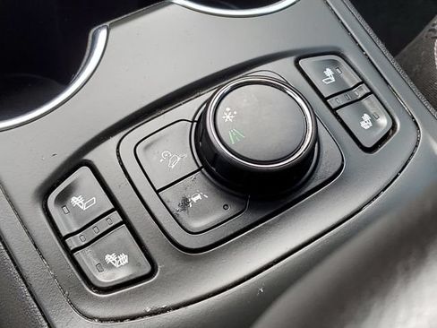 Used 2022 GMC Terrain SLE w/ Driver Convenience Package FWD image 24