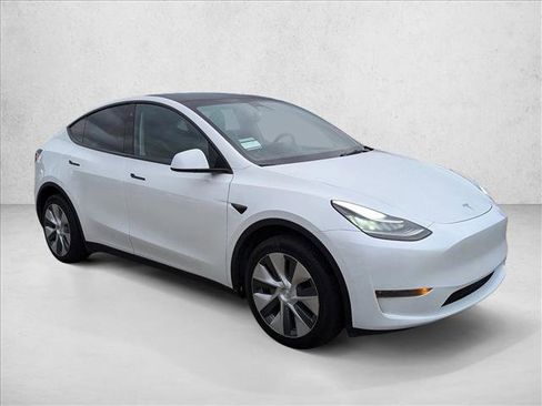 Used 2023 Tesla Model Y Long Range image 3