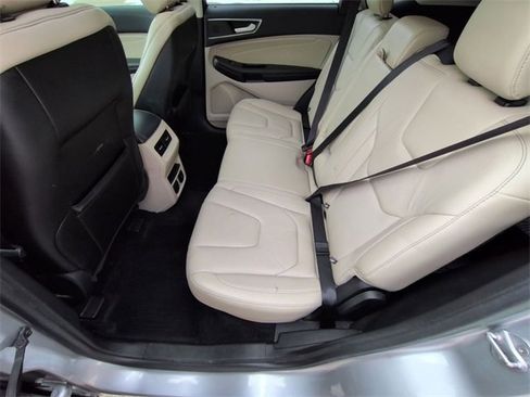 Used 2020 Ford Edge Titanium image 27