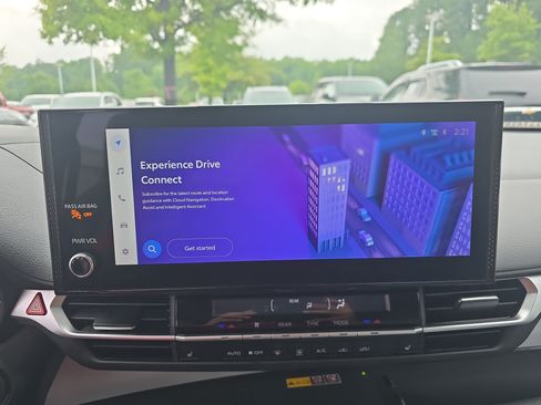 Used 2025 Toyota Sienna XLE FWD image 21