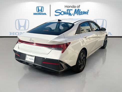 Used 2025 Hyundai Elantra SEL image 7