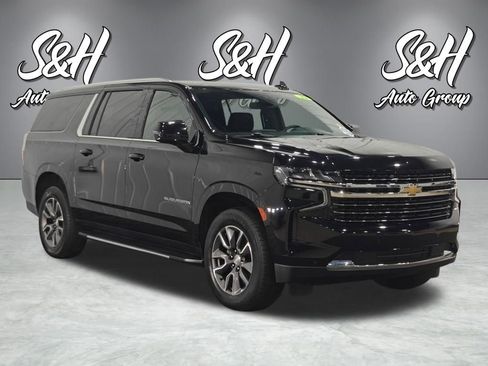 Used 2022 Chevrolet Suburban LT w/ Luxury Package AWD/4WD image 2
