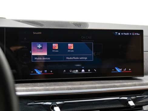 Used 2025 BMW X7 xDrive40i w/ M Sport Package AWD/4WD image 31
