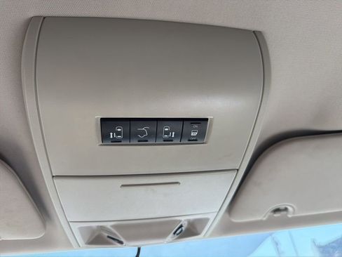 Used 2016 Chrysler Town & Country Touring FWD image 26