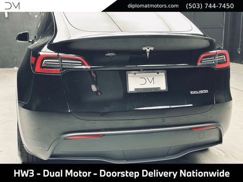 Used 2023 Tesla Model Y Performance AWD/4WD image 16