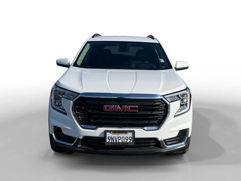 Used 2024 GMC Terrain SLE w/ Driver Convenience Package image 8