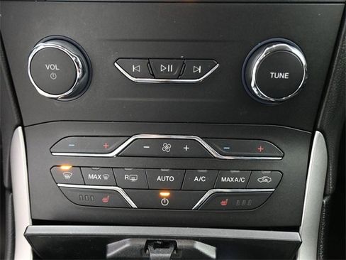 Used 2019 Ford Edge SEL w/ Equipment Group 201A image 4