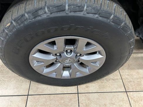 Used 2018 Toyota Tacoma SR5 image 20