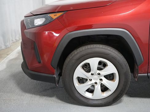 Used 2022 Toyota RAV4 LE image 5