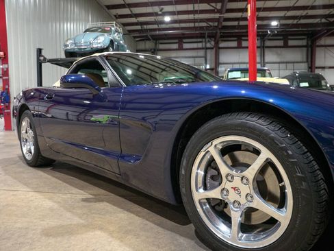 Used 2000 Chevrolet Corvette Convertible w/ Memory Pkg RWD image 39