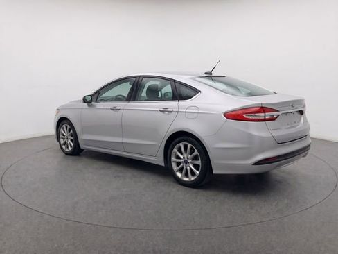 Used 2017 Ford Fusion SE w/ Fusion SE Technology Package FWD image 3