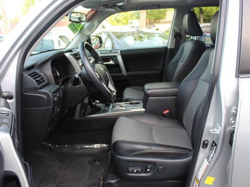 Used 2017 Toyota 4Runner SR5 Premium image 20