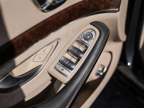 Used 2018 Mercedes-Benz S 560 4MATIC Sedan image 26