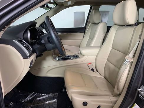 Used 2021 Jeep Grand Cherokee Limited image 14