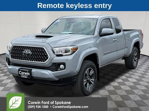 Used 2019 Toyota Tacoma TRD Sport w/ Technology Package image 5