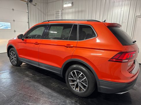 Used 2019 Volkswagen Tiguan SE w/ Panoramic Sunroof Package FWD image 2