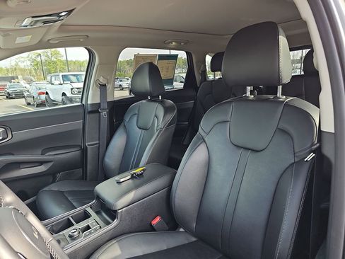 Used 2024 Kia Sorento EX w/ Panoramic Sunroof Package image 20