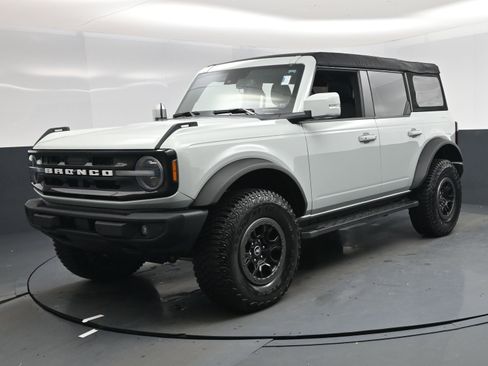 Used 2023 Ford Bronco Outer Banks w/ Sasquatch Package image 1