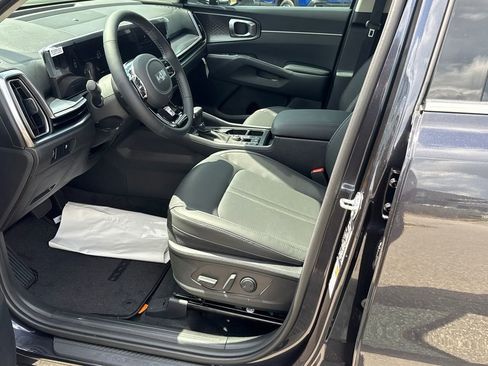 Certified 2025 Kia Sorento S w/ Panoramic Sunroof Package FWD image 9