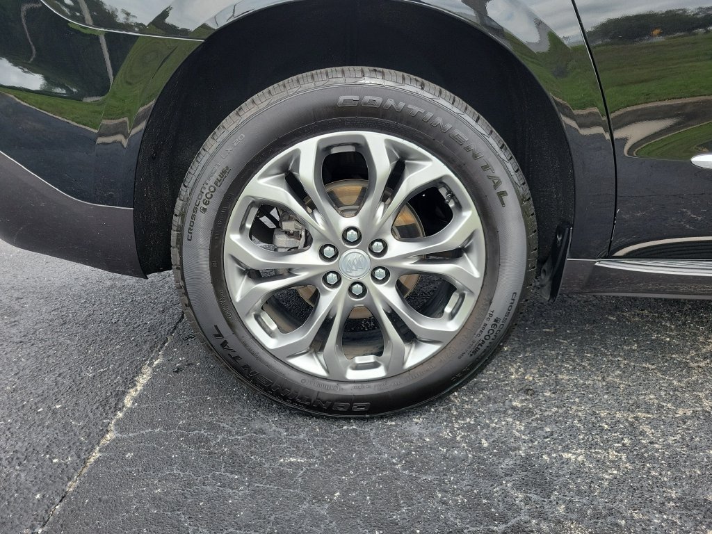 Used 2018 Buick Enclave Avenir w/ Avenir Technology Package FWD image 5