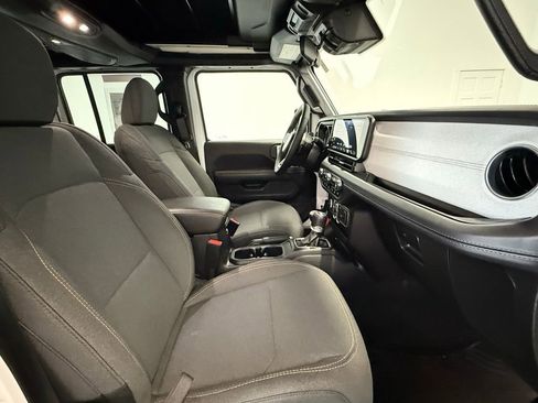 Used 2024 Jeep Wrangler Sahara w/ Safety Group image 22