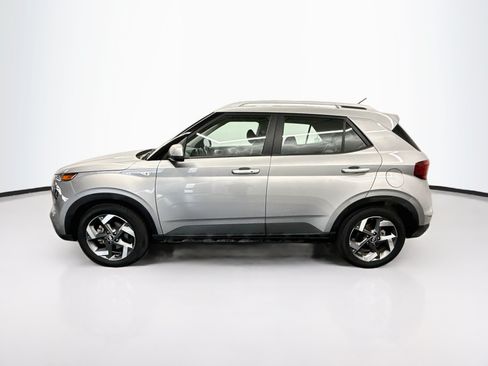 Used 2025 Hyundai Venue SEL FWD image 4
