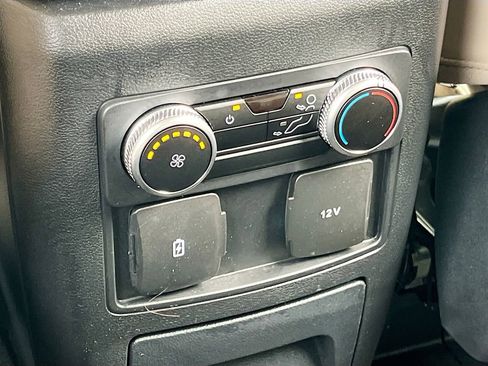 Used 2022 Ford Explorer XLT w/ Equipment Group 202A RWD image 24