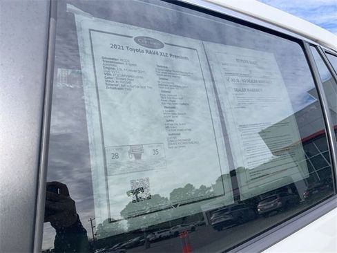 Used 2021 Toyota RAV4 XLE Premium image 38