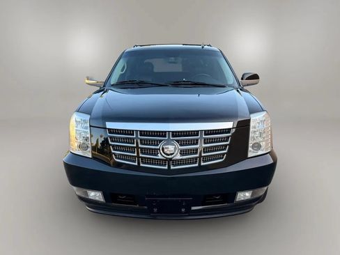 Used 2011 Cadillac Escalade EXT Premium AWD/4WD image 6