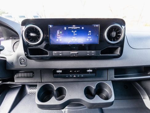 Used 2025 Mercedes-Benz Sprinter 2500 image 15