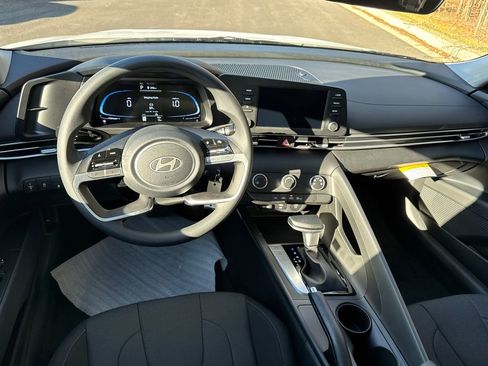 New 2026 Hyundai Elantra SE FWD image 14