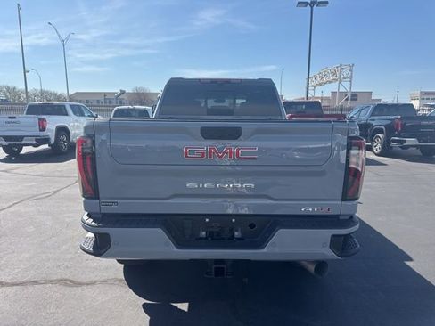 Used 2024 GMC Sierra 2500 AT4 w/ AT4 Premium Plus Package AWD/4WD image 4