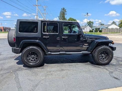 Used 2015 Jeep Wrangler Unlimited Sahara w/ Connectivity Group AWD/4WD image 5