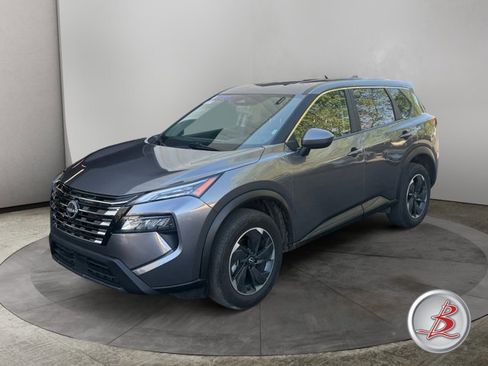 Used 2025 Nissan Rogue SV AWD/4WD image 2