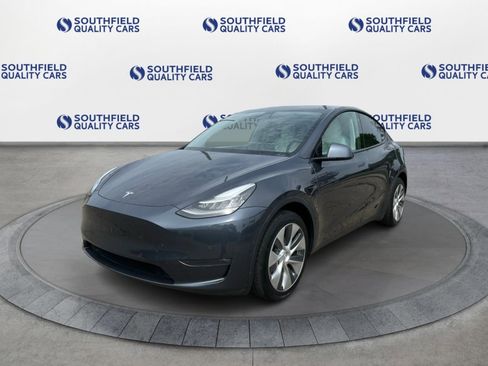 Used 2020 Tesla Model Y Long Range image 2