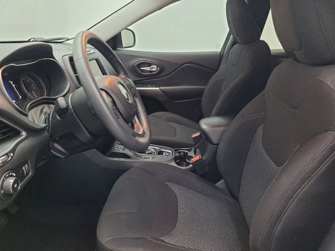 Used 2019 Jeep Cherokee Latitude w/ Popular Appearance Group image 17