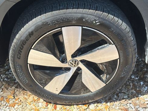 Used 2025 Volkswagen Taos S image 30