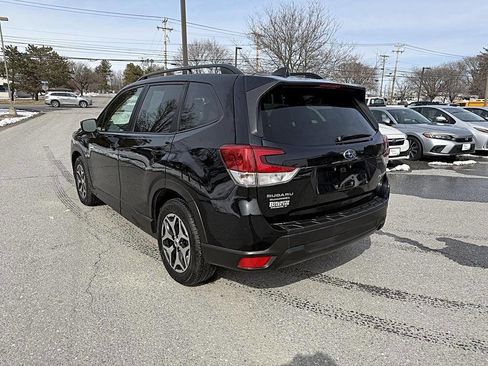 Used 2020 Subaru Forester Premium image 3